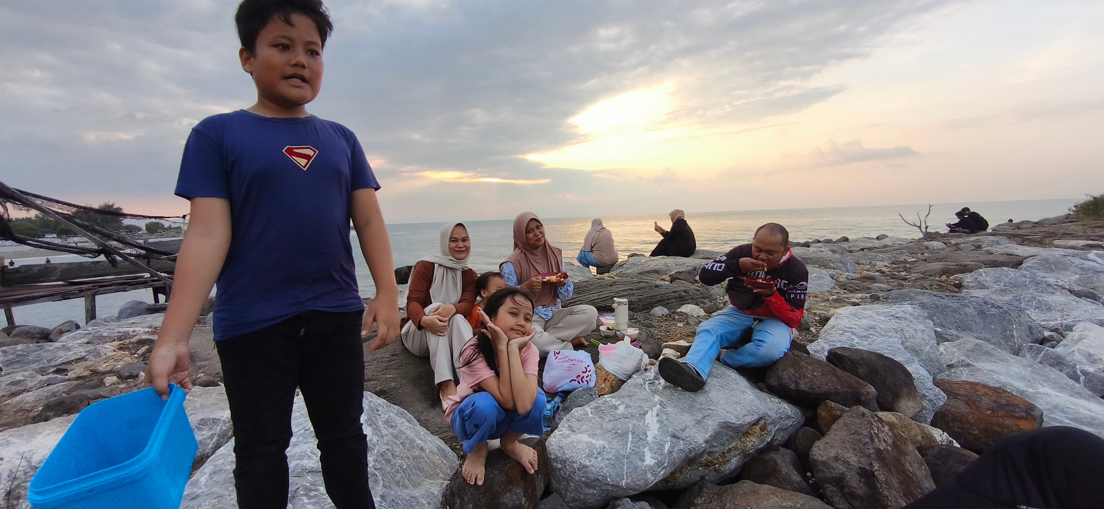 Menikmati Senja di Alue Naga, Wisata Santai Favorit Warga Banda Aceh