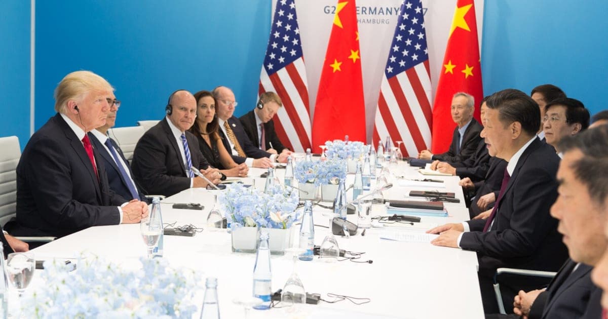 Usai KTT Beijing, Trump dan Xi Sepakat Prinsip Tapi Tanpa Komitmen Konkret โ Apa Artinya bagi Dunia?